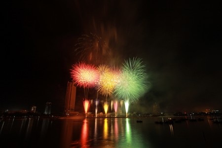 Ngắm những tuyệt tác “pháo nở hoa” trên bầu trời Đà Nẵng