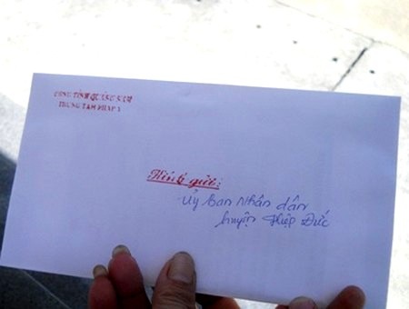 Phong bì đựng kết quả giám định của thầy H. Ảnh: T.T.
