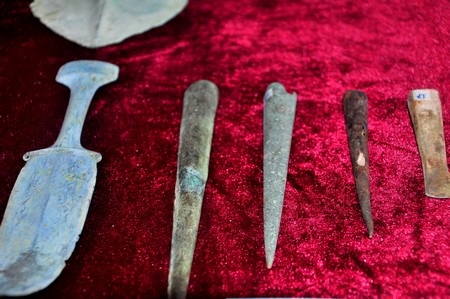 Đục, mũi lao bằng đồng thuộc văn hóa Đông Sơn