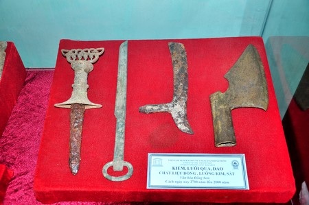 Mũi lao, mũi dao đồng văn hóa Đông Sơn cách đây khoảng 2.500 năm