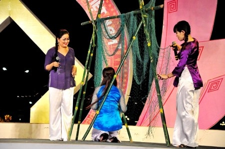 Tiết mục Đi hội có đôi do đoàn Kiêng Giang trình bày