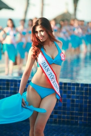 Những cô gái lung linh ở vòng thi áo tắm