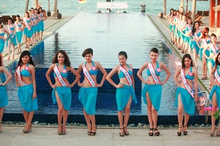 Những cô gái lung linh ở vòng thi áo tắm