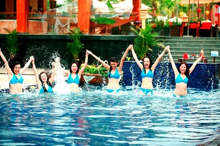 Những cô gái lung linh ở vòng thi áo tắm