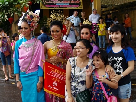 Người dân hào hứng với lễ hội đường phố