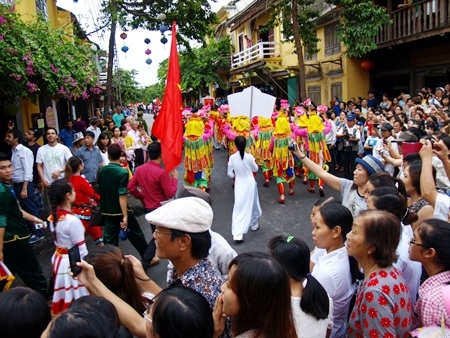 Người dân hào hứng với lễ hội đường phố