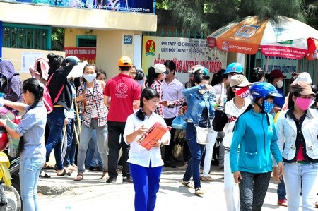 Đề Toán khó, nhiều thí sinh rời phòng thi sớm