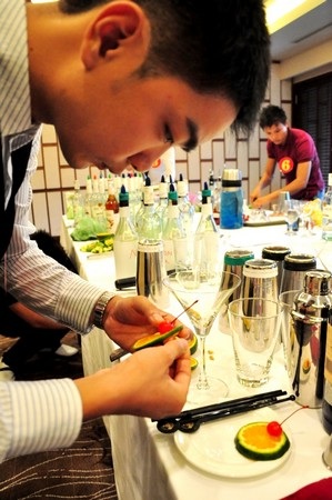 Sự chuẩn bị rất công phu trước khi trình diễn của các bạn trẻ