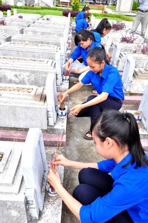 Làm đẹp nghĩa trang nghĩa trang liệt sĩ huyện Điện Bàn
