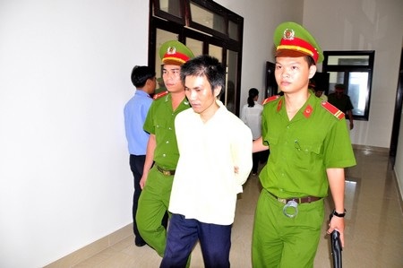 Bị cáo Nguyễn Tuấn Vũ bị đưa về trại giam 