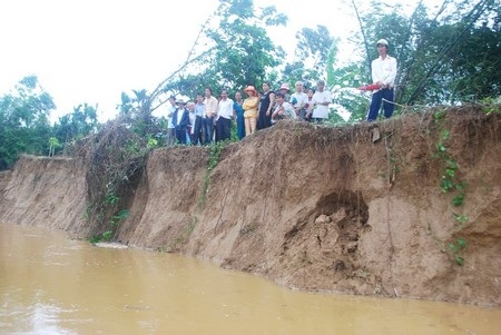 Đoạn sông Vu Gia chảy qua huyện Đại Lộc bị sạt lở, nơi rất nguy hiểm đối với các em nhỏ