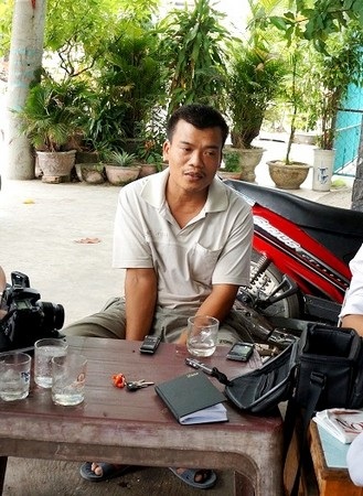 Sai quy trình, bé sinh non 700g “suýt” bị đem chôn - 2 Anh Nguyễn Văn Tin, bố cháu bé trình bày sự việc
