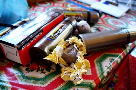 Gói “bột lạ” được chứa dưới đáy phích nước xuất xứ từ Trung Quốc được thu giữ tại Quảng 