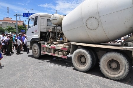 Chiếc xe trộn bê tông gây tai nạn