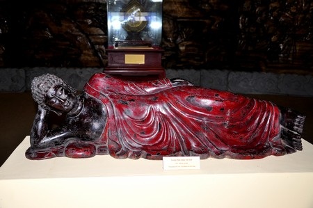 Tượng Phật nhập niết bàn bằng gỗ (thế kỷ 18)