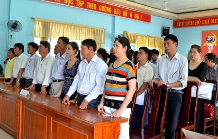 15 năm tù cho kẻ lừa đảo bán chung cư thu nhập thấp - 2 Rất nhiều người có nghĩa vụ và quyền lợi liên quan đến vụ án có mặt tại phiên tòa