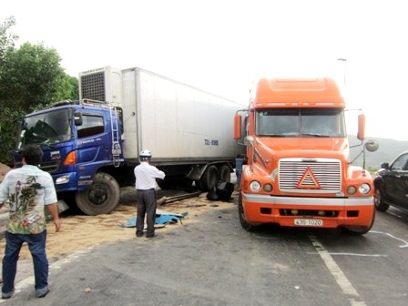 Kiểm tra “hộp đen” trên xe khách tại bến xe Đà Nẵng