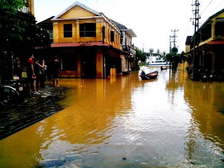 Mỗi khi có lũ, gần như toàn bộ khu phố cổ bị ngập