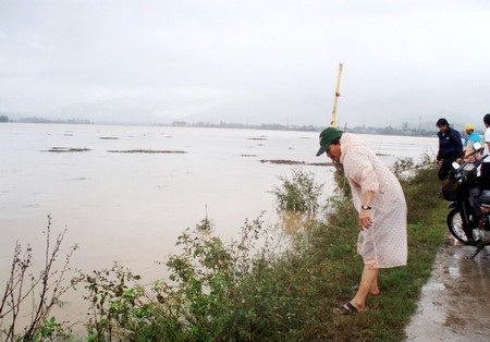 Khu vực bờ kè sông Quảng Huế nơi phát hiện thi thể nạn nhân