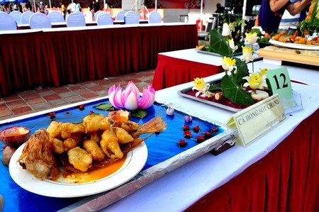 Ban giám khảo chấm điểm các món ăn