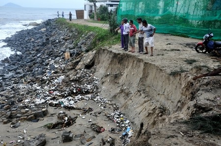 Đoạn kè bị sạt lở nặng