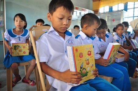 Trẻ em nghèo học giỏi ở Quảng