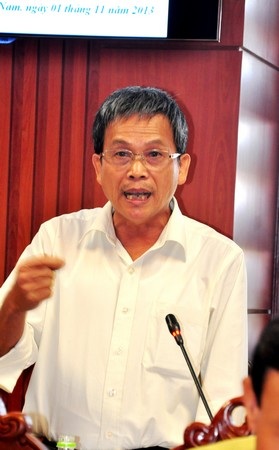 Giám đốc Sở GD-ĐT Quảng Nam - Nguyễn Tấn Thắng trả lời báo chí.