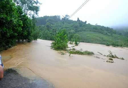 Một số nơi ở huyện Phước Sơn bị ngập do thủy điện xả lũ