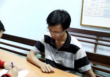 Đối tượng Phan Minh Tuấn tại cơ quan công an