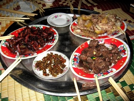 Thưởng thức đặc sản núi rừng của đồng bào Cơtu - 2 Thịt bò khô xông khói, một đặc sản của người Cơtu