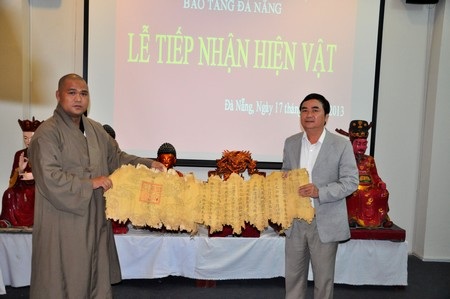 Trao tặng đến Bảo tàng Đà Nẵng