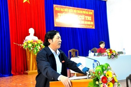 Trưởng Ban Nội chính Trung ương – ông Nguyễn Bá Thanh tiếp xúc cử tri quận Hải Châu sáng 2/12.