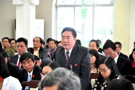 Đại biểu Nguyễn Hoàng Sơn chất vấn Giám đốc Sở NN-PTNT Đà Nẵng về việc bán rừng phòng hộ Sơn Trà