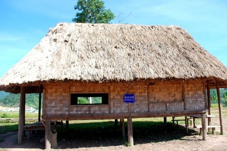 Gươl to nhất đứng giữa làng