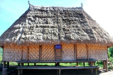 Gươl to nhất đứng giữa làng