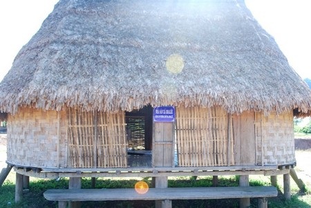 Gươl to nhất đứng giữa làng