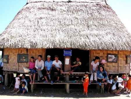 Tại đây, người dân được vui chơi trong vài ngày rồi về với nương với vườn