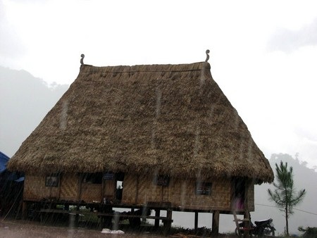 Gươl to nhất đứng giữa làng