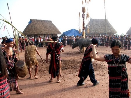 Chính giữa khu làng là nơi để bà con tổ chức lễ tết hàng năm