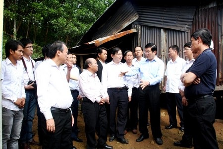 Chủ tịch nước yêu cầu cấp đất cho người dân thủy điện Sông Tranh 2 - 2 Chủ tịch nước đến thăm bà con ở vùng thủy điện Sông Tranh 2