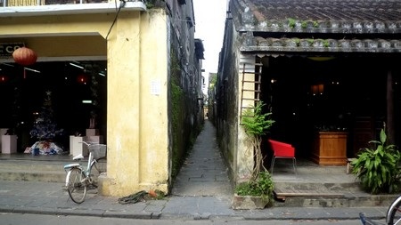 Có những con hẻm chỉ vừa lọt 1 người hay 1 xe máy đi qua