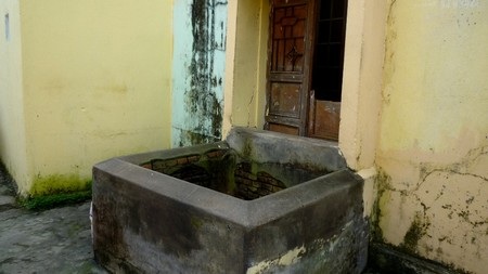 Giếng nước Bá Lễ nằm trong hẻm