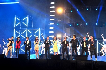 Các ca sĩ hát mừng năm mới