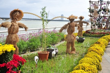 Một điểm nhấn của đường hoa Xuân trước chợ Hàn