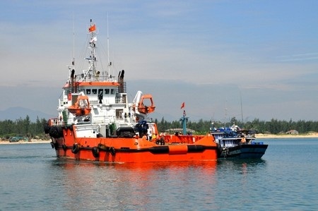 Cảnh sát biển các nước vùng vịnh Thái Lan học hỏi, chia sẻ kinh nghiệm - 2 Tàu Vùng Cảnh sát biển 3 (đóng tại cảng Kỳ Hà, Quảng Nam) cứu hộ tàu cá ngư dân bị nạn