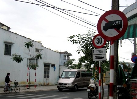 Đà Nẵng: Doanh nghiệp vận tải kêu trời vì bị cấm đường - 1 Đà Nẵng: Doanh nghiệp vận tải kêu trời vì bị cấm đường