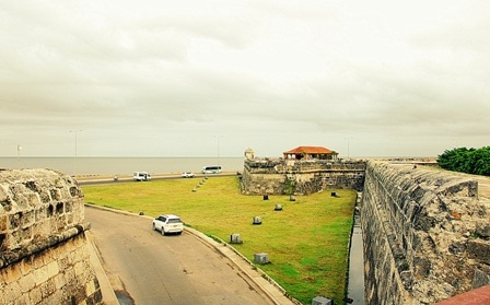 Tường thành dài 11km bao quanh phố cổ