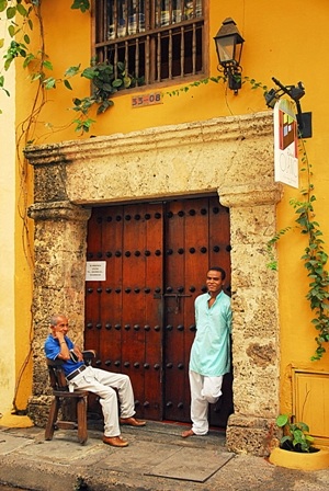 Nhà nào cũng có những ô cửa được trang trí tinh tế và đẹp mắt