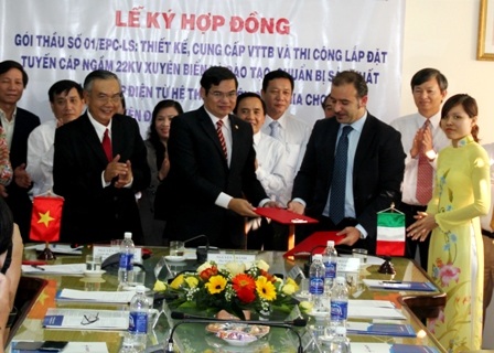 Lễ kí kết gói thầu lắp đặt cáp ngầm đưa điện lưới quốc gia ra đảo Lý Sơn