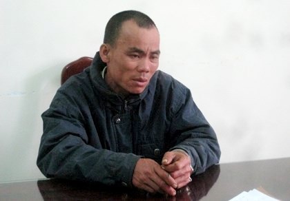 Đâm chết cháu họ rồi tự đâm vào chân mình tạo hiện trường giả - 1 Đối tượng Đoàn Ngọc Hà tại cơ quan công an. Ảnh: K.T.